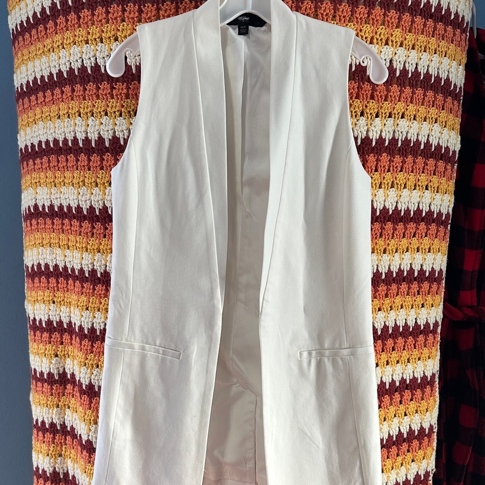 Elegant White Women's Vest